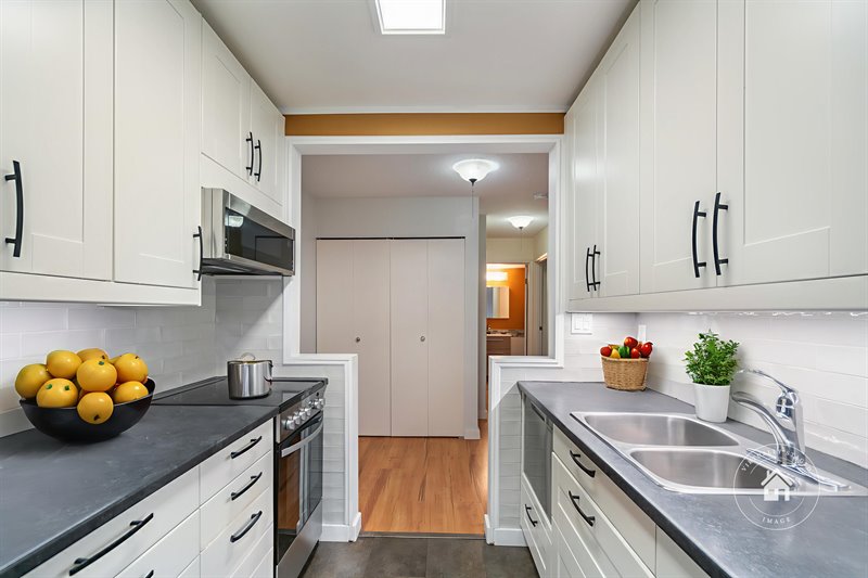 Kitchen (Virtual Staging)