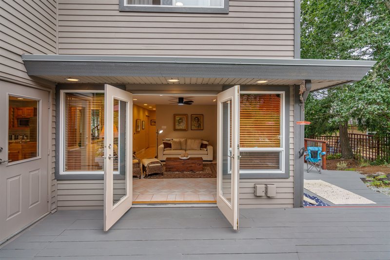 Family Room - Door to Deck