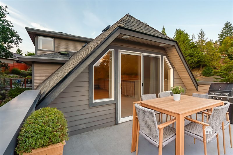 Deck (Virtual Staging)