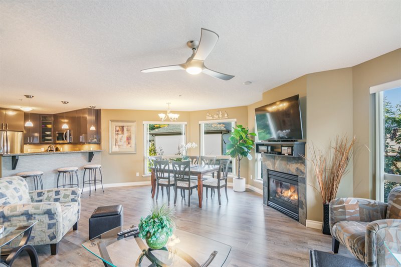 A-Side Suite - Living | Dining Room