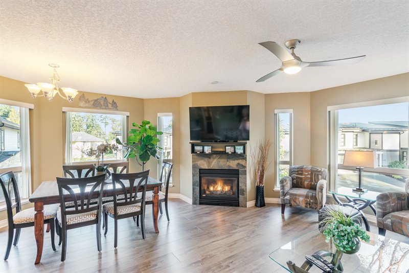 A-Side Suite - Living | Dining Room