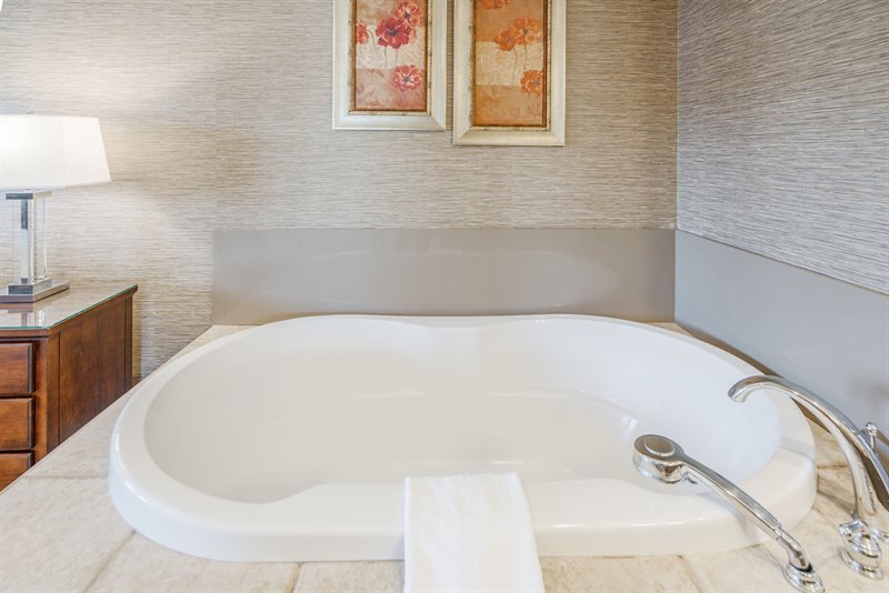 A-Side Suite - Ensuite