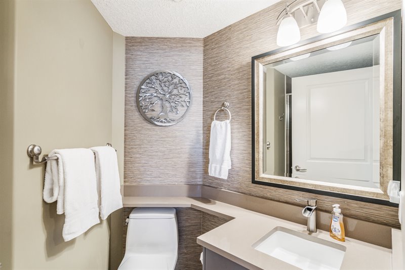 A-Side Suite - Main Bath