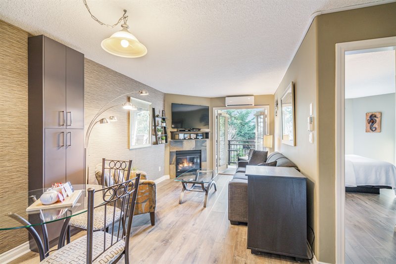 B-Side Suite - Main Living Area