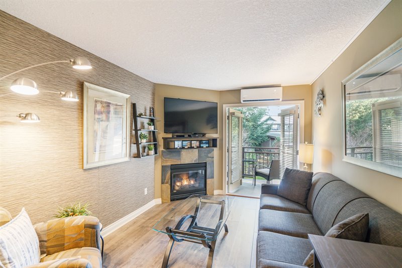 B-Side Suite - Main Living Area