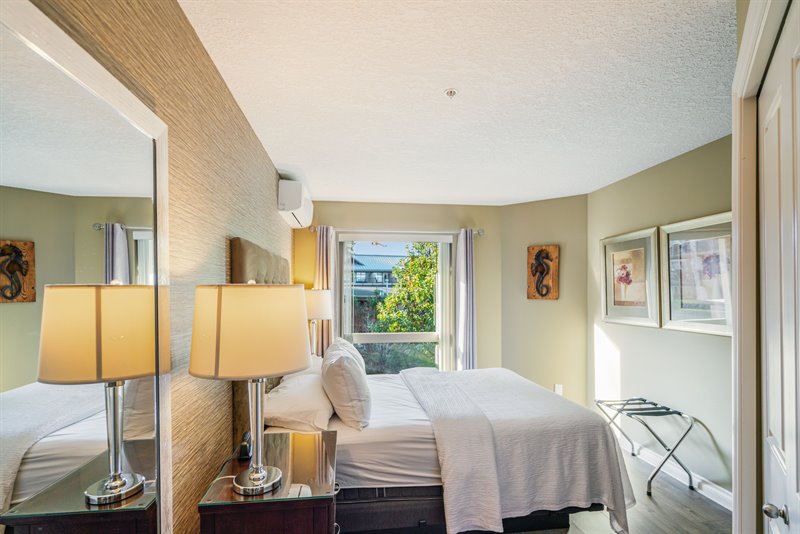 B-Side Suite - Bedroom