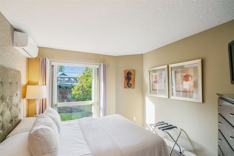 B-Side Suite - Bedroom