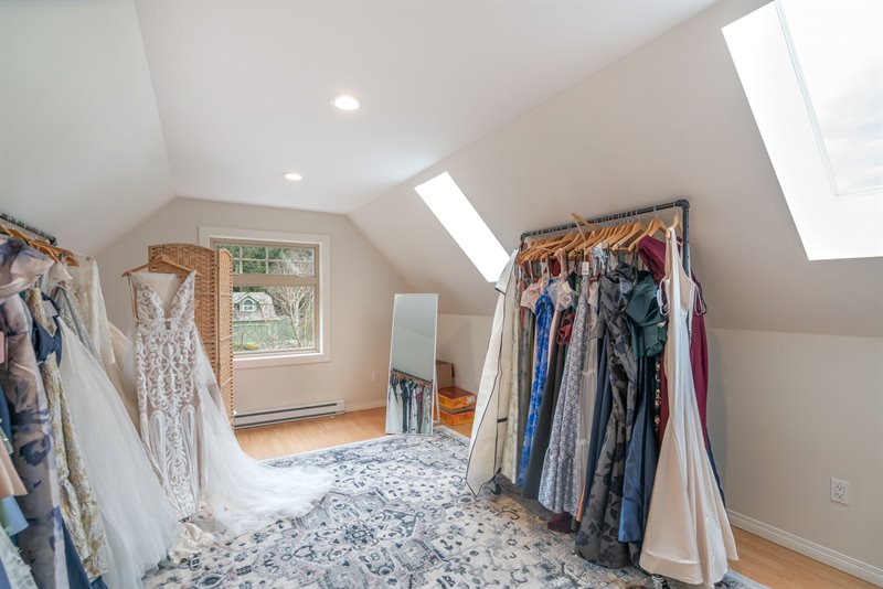 Upper Level Bonus Room