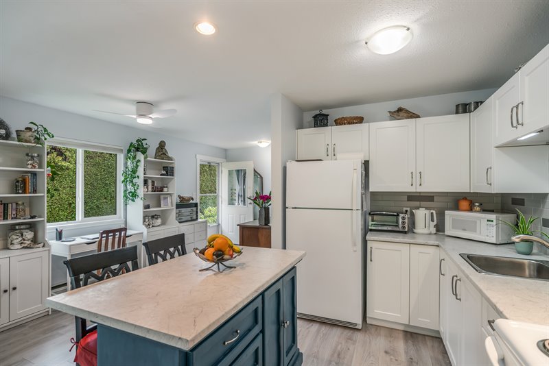 Kitchen | Dining Area