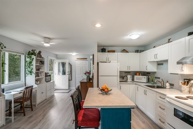 Kitchen | Dining Area