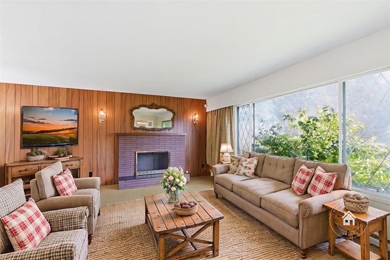 Living Room (Virtual Staging)