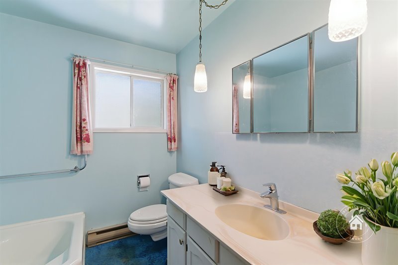 Bath (Virtual Staging)