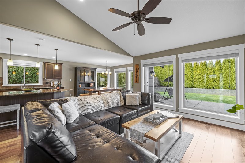 Living Room | Kitchen