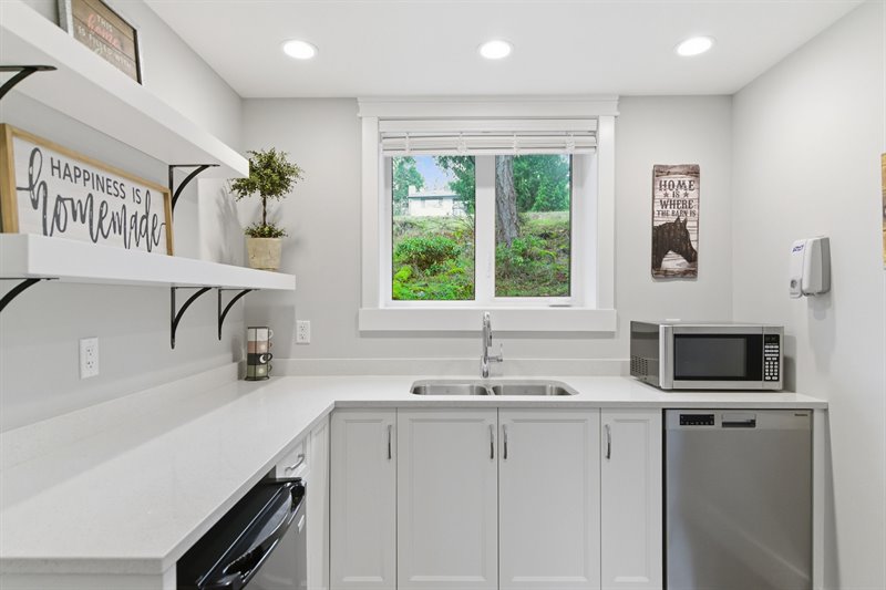 Guest Suite - Kitchen