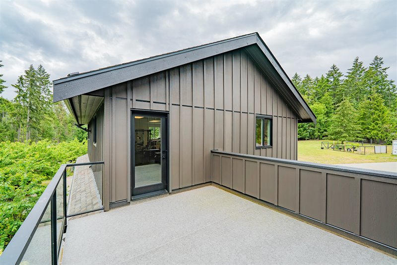 Deck - Entry to Suite 1