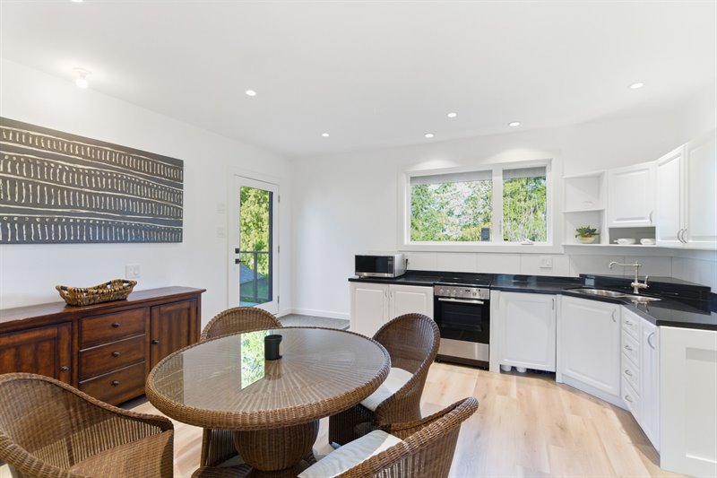 Suite 1 - Kitchen & Dining Area