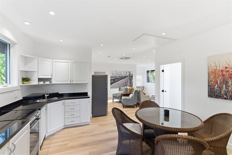 Suite 1 - Kitchen, Dining Area & Living Room