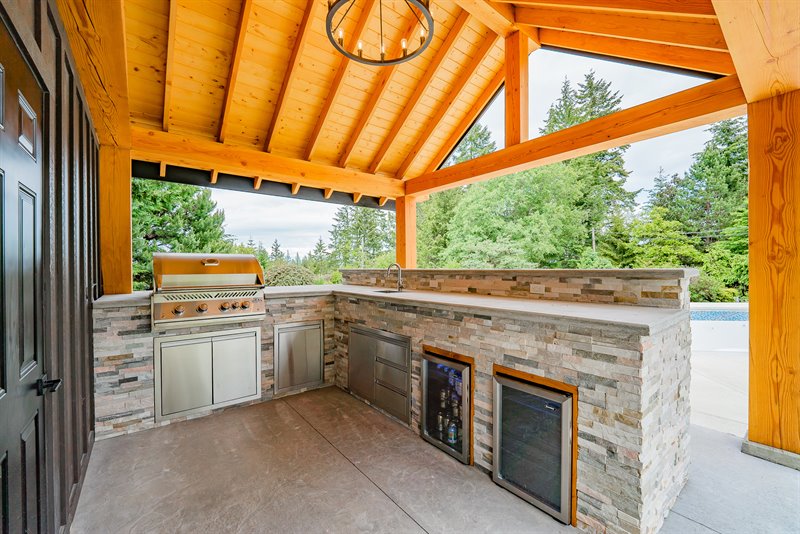 Outdoor Kitchen