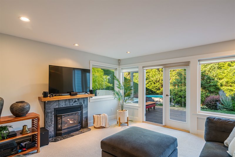 Guest Suite - Family Room & Door to Deck