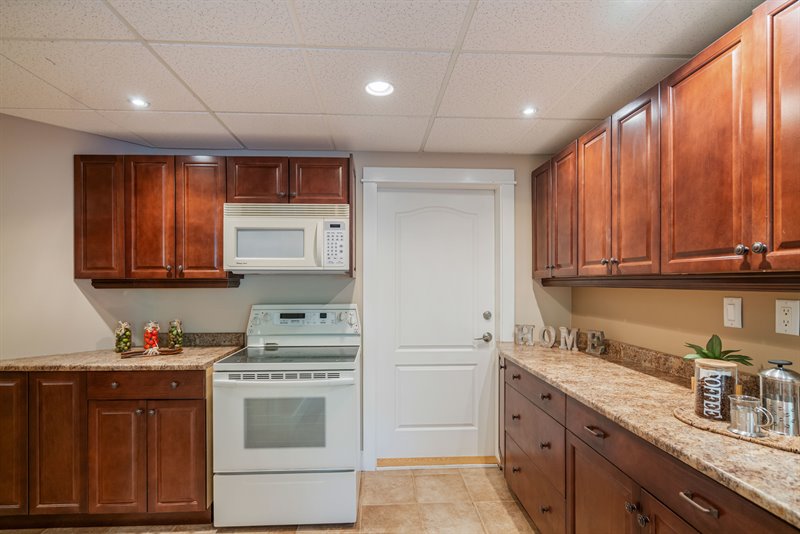 Guest Suite - Kitchen