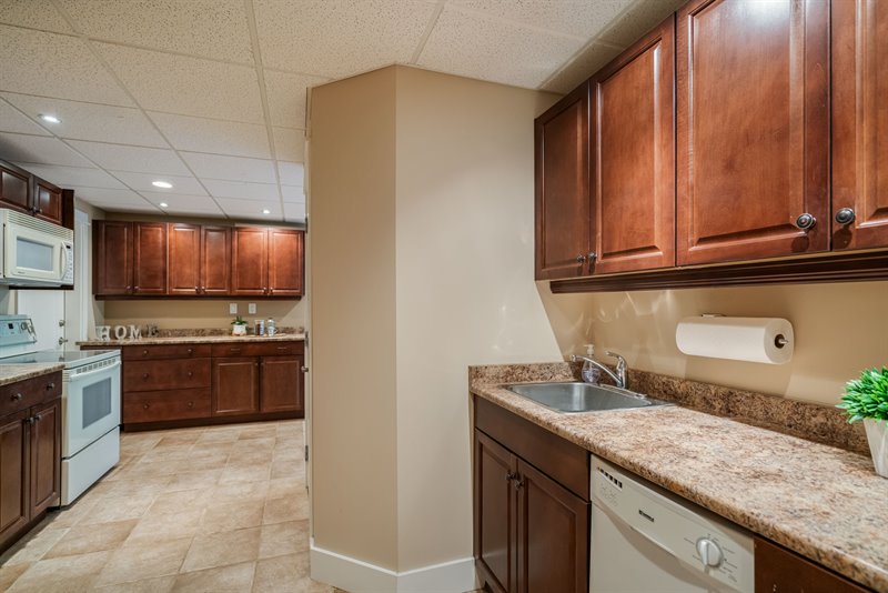 Guest Suite - Kitchen