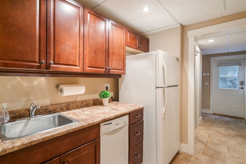 Guest Suite - Kitchen