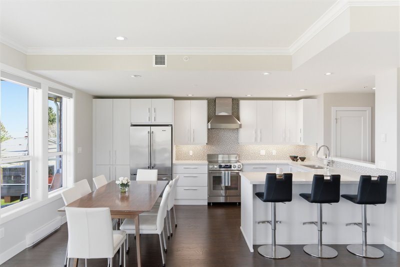 Dining Area | Kitchen