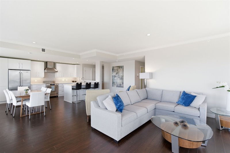 Living Room | Dining Area