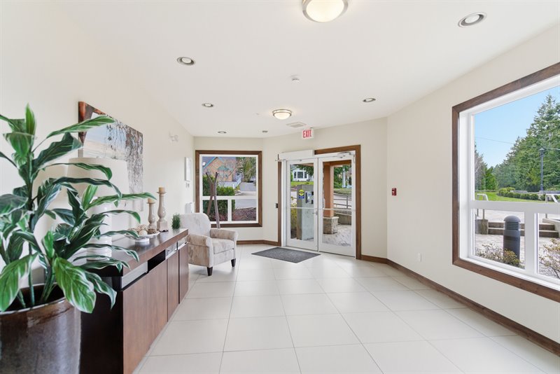 Cambridge Manor - Lobby