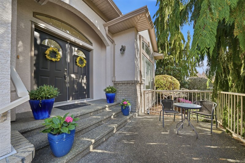 Front Patio | Entry