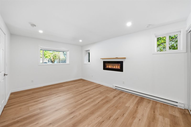 Lower Level Legal Suite - Bedroom