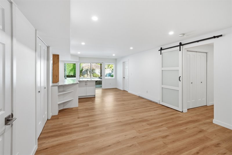 Lower Level Legal Suite - Door to Den