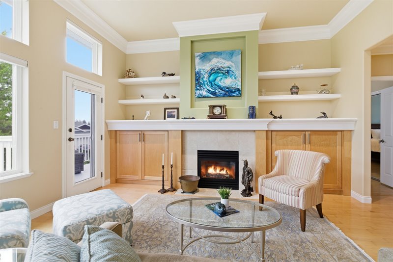 Living Room - Door to Deck