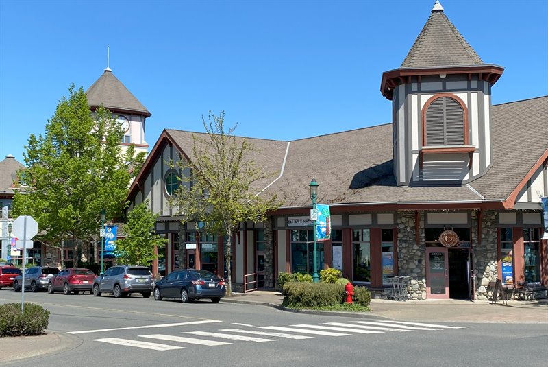 Minutes to the Village Center