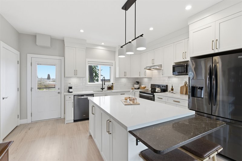 Kitchen - Door to Balcony