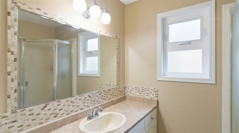 Ensuite - Virtual Decluttering