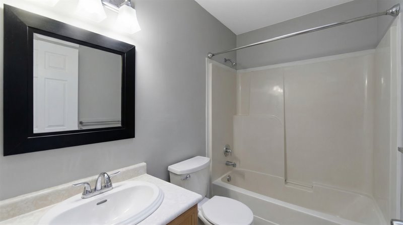 Main Bath - Virtual Decluttering