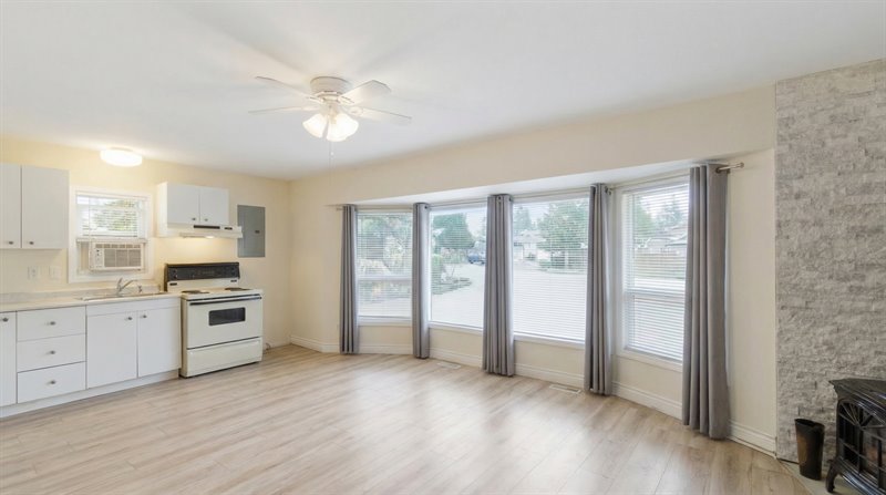 Legal Suite Living | Dining | Kitchen - Virtual Decluttering