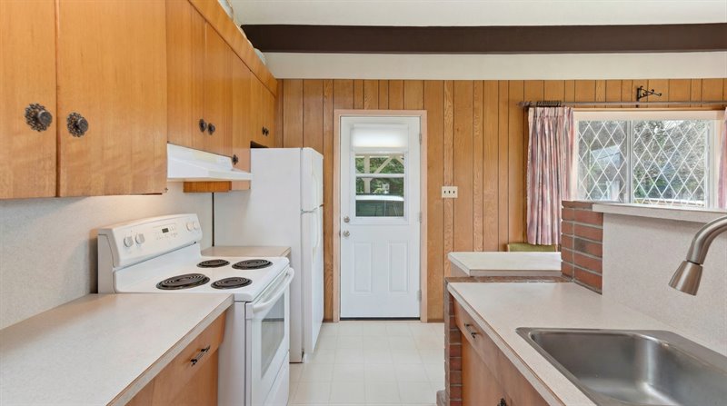 Kitchen - Virtual Decluttering