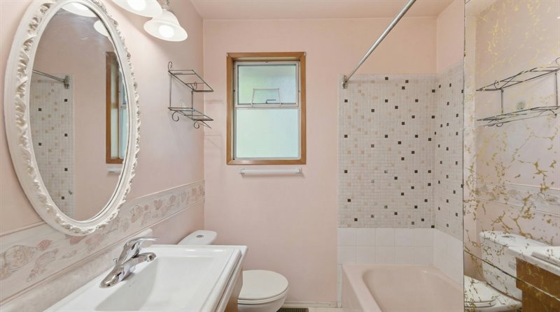 Bath - Virtual Decluttering