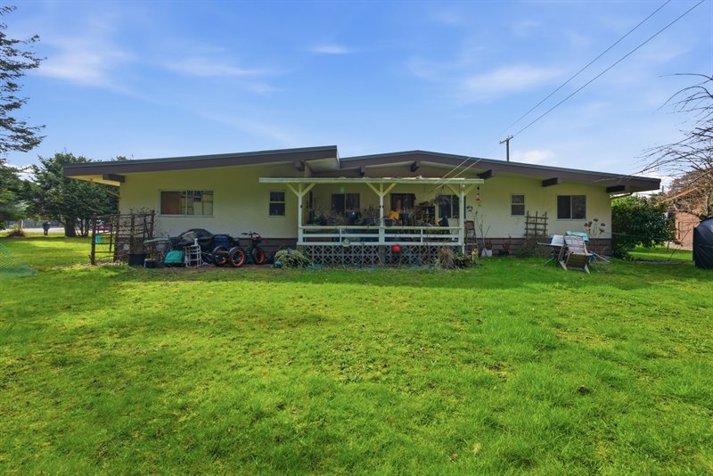 Deck & Exterior Back