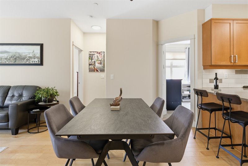 Dining Area | Kitchen