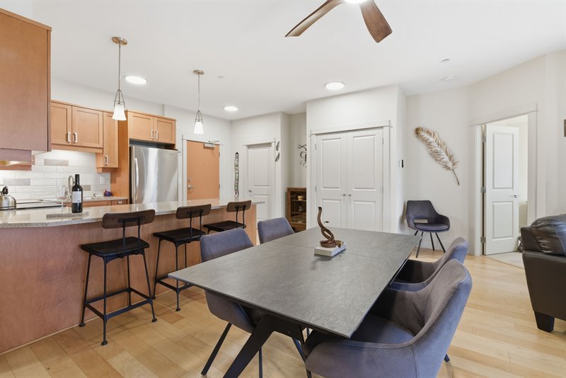 Dining Area | Kitchen