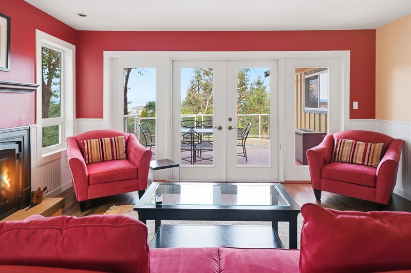 Living Room - Door to Deck