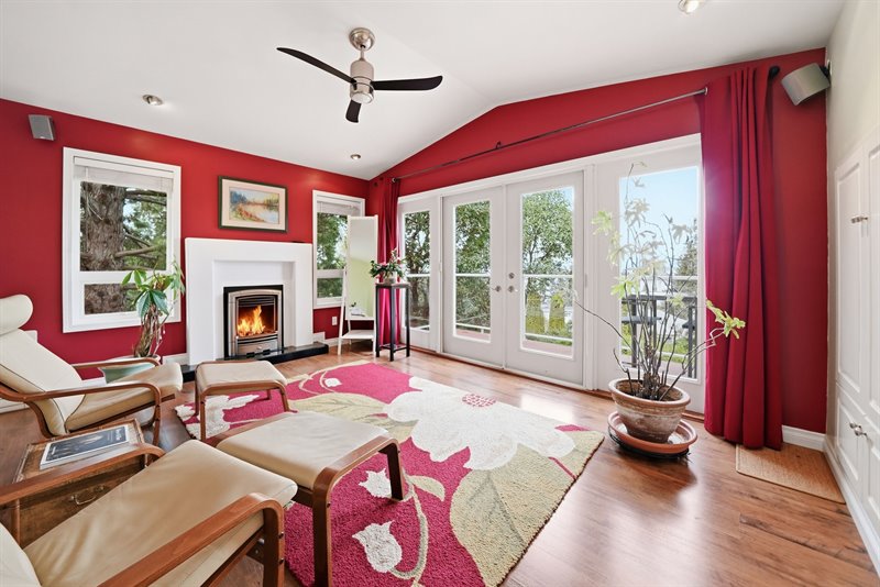 Primary Bedroom Suite - Door to Upper Deck