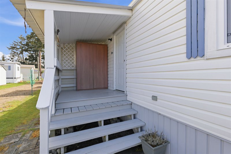Covered Porch & Entry