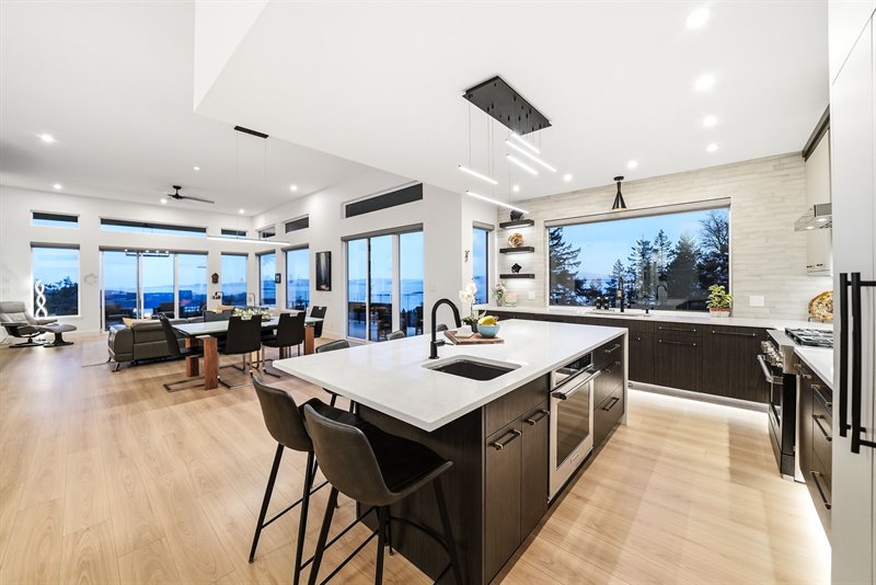 Bright & Spacious Great Room