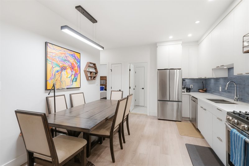 Legal Suite - Dining Area & Kitchen