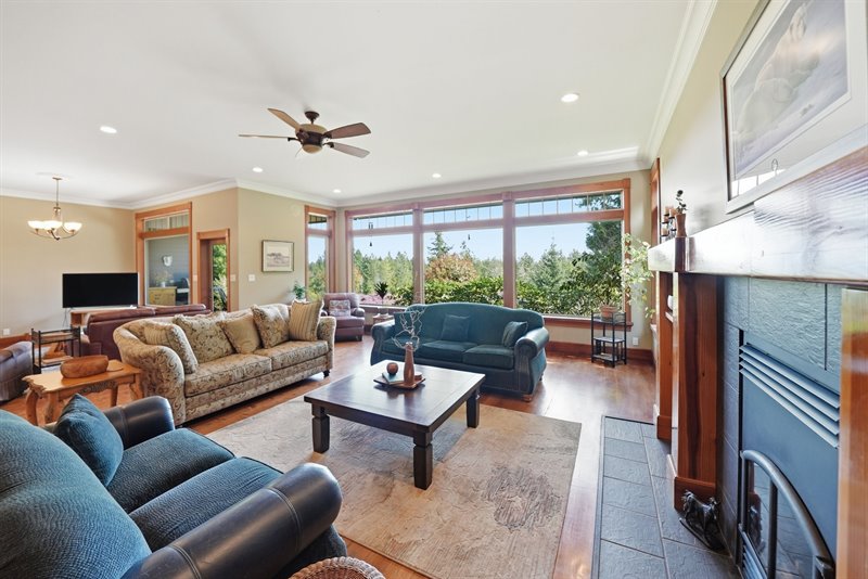 Bright Open Concept Living | Family Room