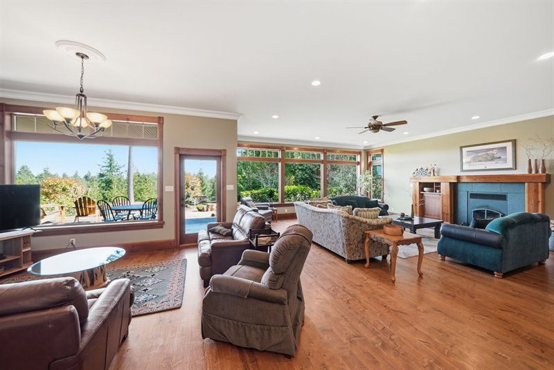 Bright Open Concept Living | Family Room